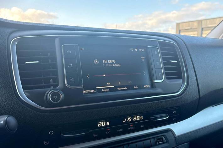 Hvid Opel Vivaro fra 2023