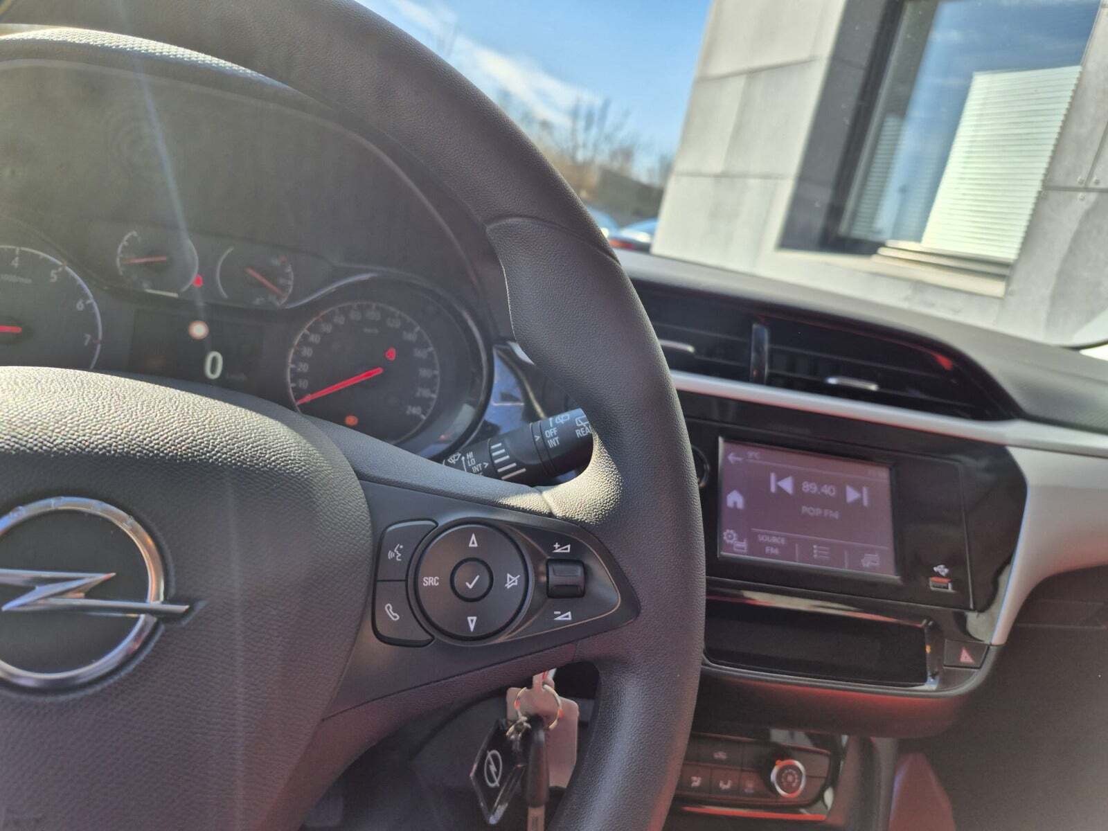 Hvid Opel Corsa fra 2021