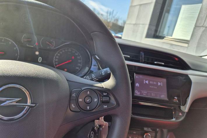 Hvid Opel Corsa fra 2021