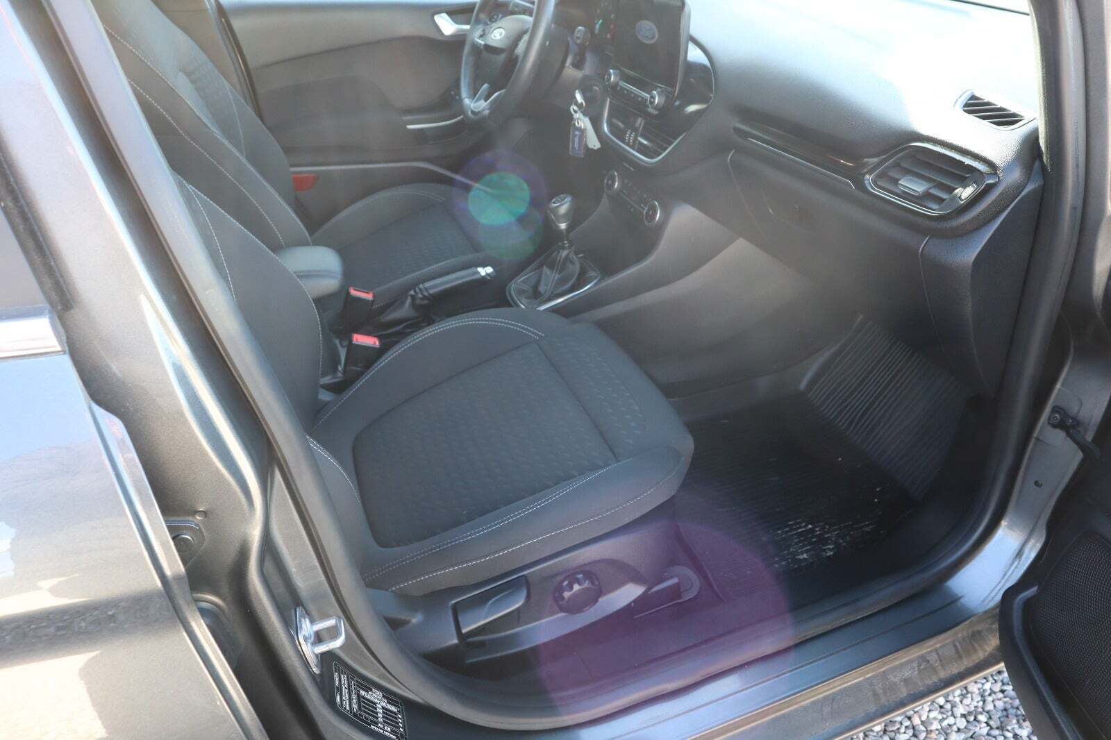 Grå Ford Fiesta fra 2021