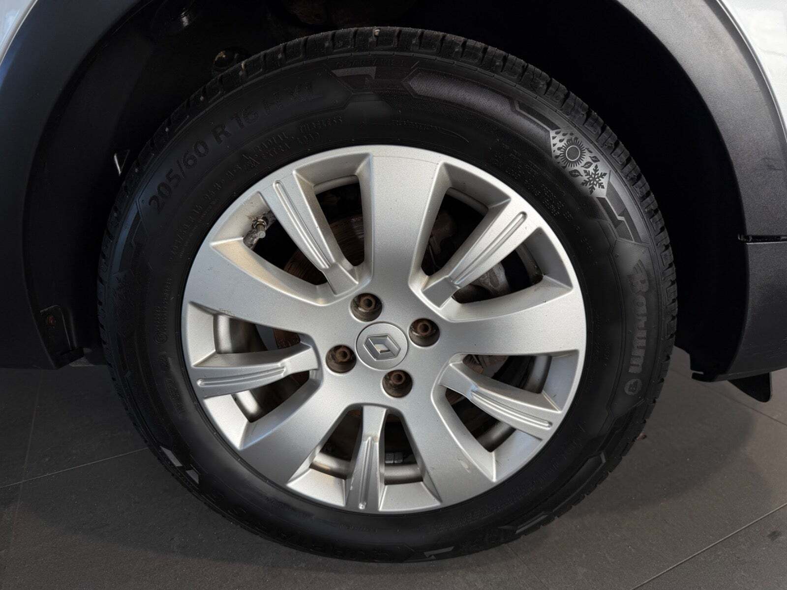 Grå Renault Captur fra 2015