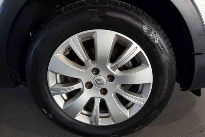 Grå Renault Captur fra 2015