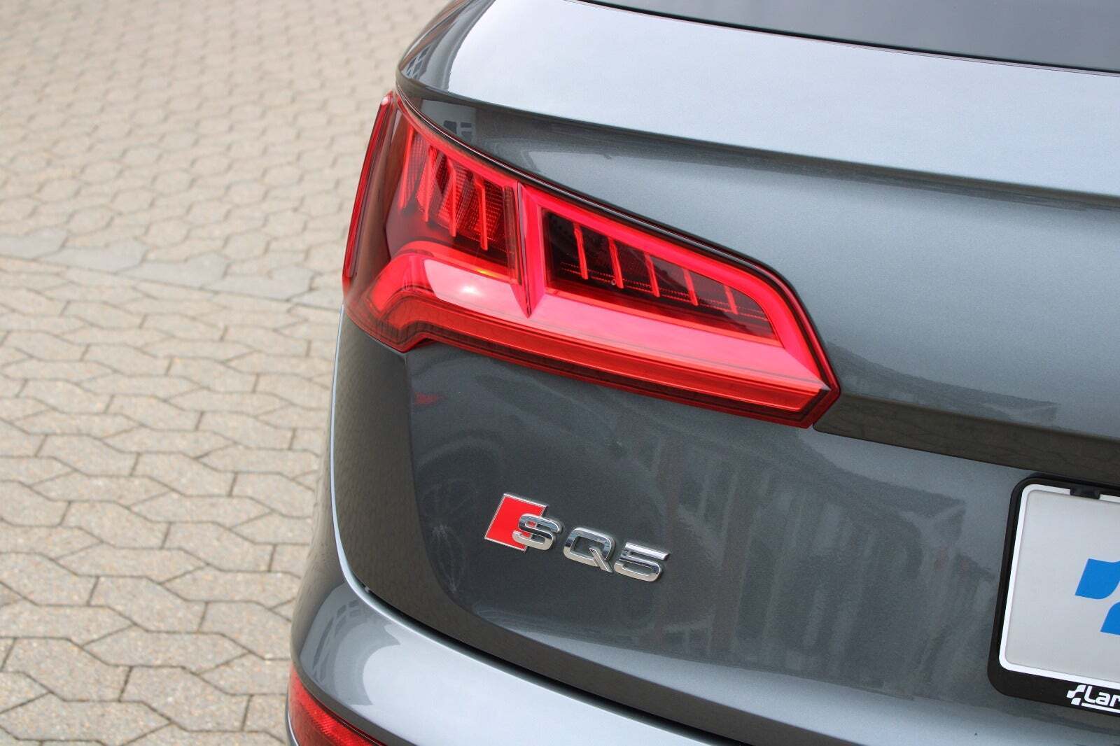 Grå Audi SQ5 fra 2019