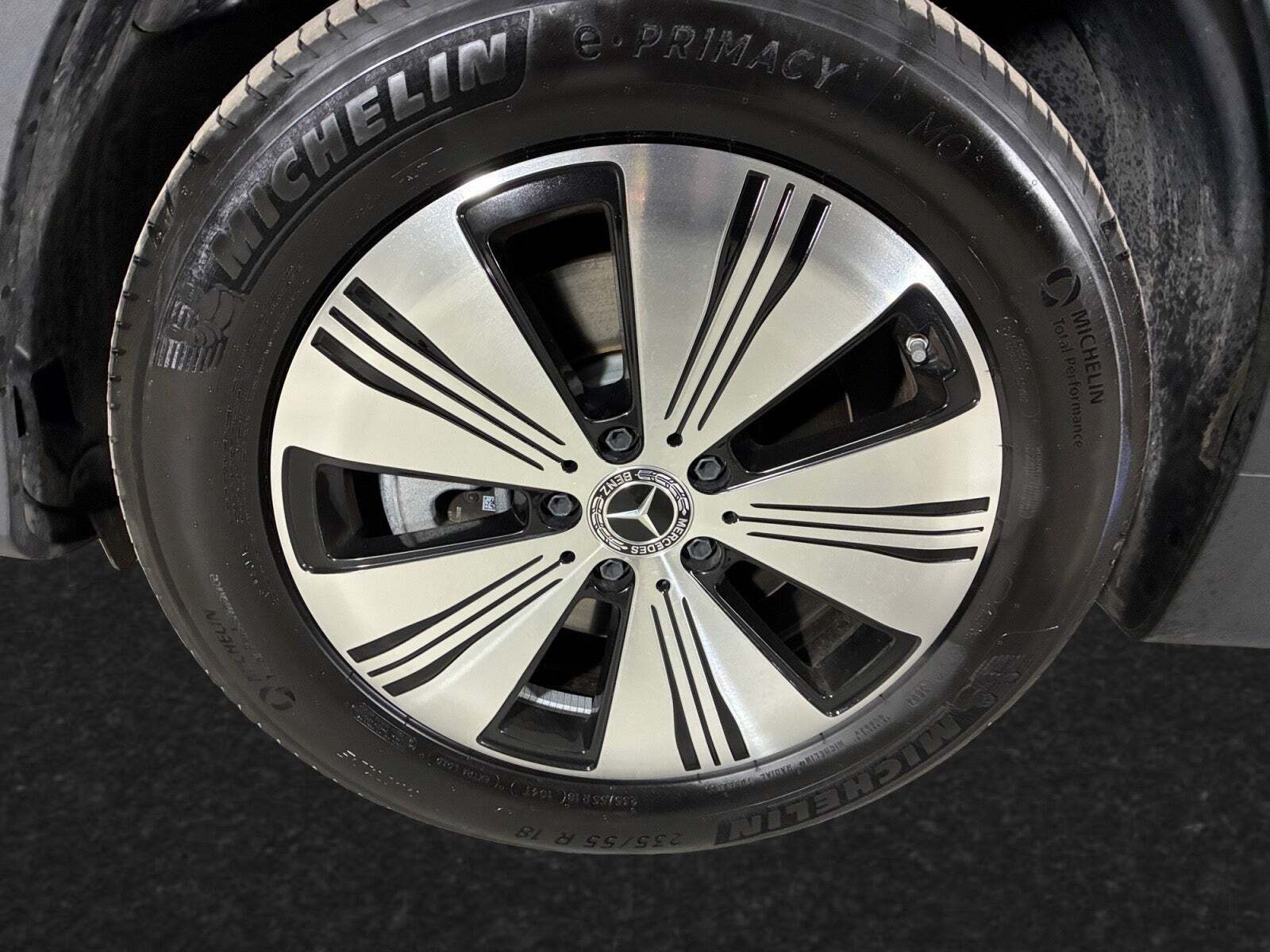 Sort Mercedes EQB250+ fra 2025