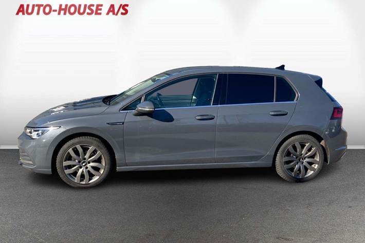 Grå VW Golf VIII fra 2020