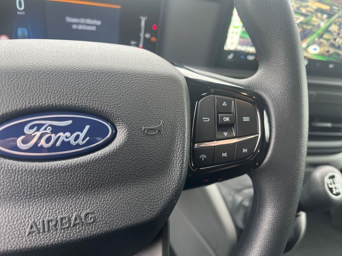Blå Ford Transit Custom 300 L2 fra 2025
