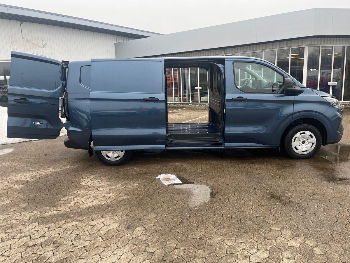 Blå Ford Transit Custom 300L fra 2025