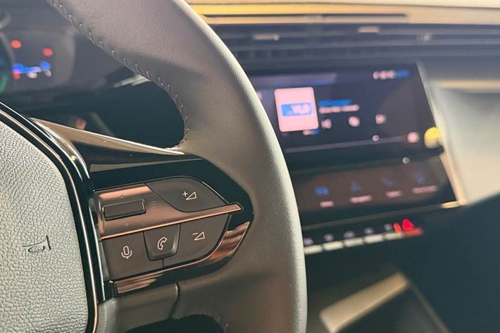 Hvid Peugeot E-308 fra 2024