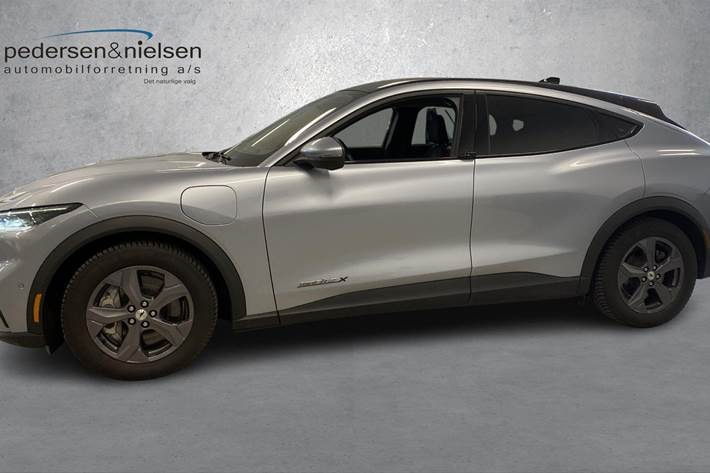 Blå Ford Mustang Mach-E fra 2022