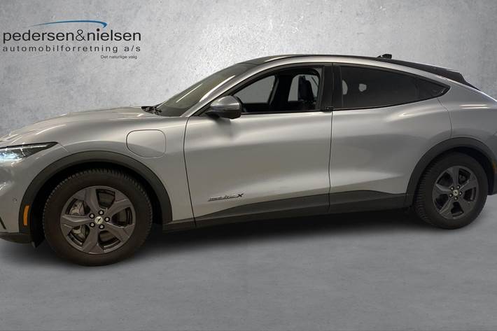 Sølv Ford Mustang Mach-E fra 2022