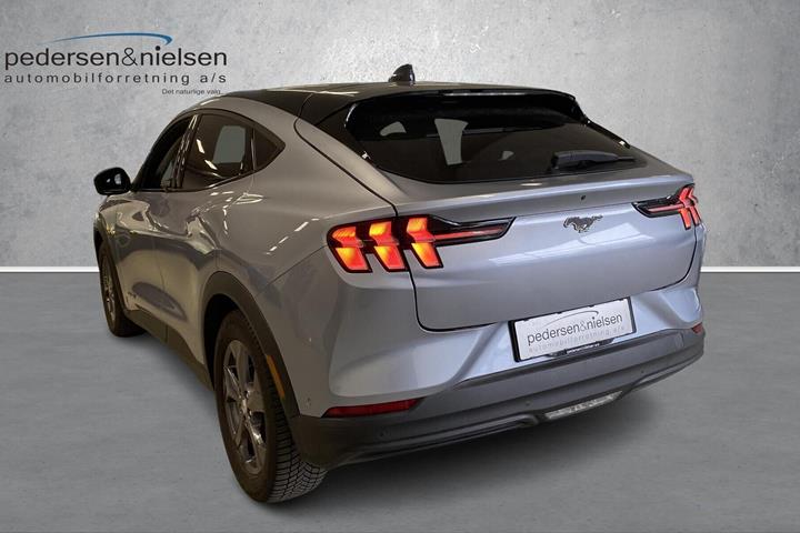 Sølv Ford Mustang Mach-E fra 2022