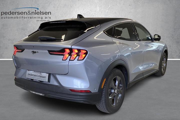 Sølv Ford Mustang Mach-E fra 2022