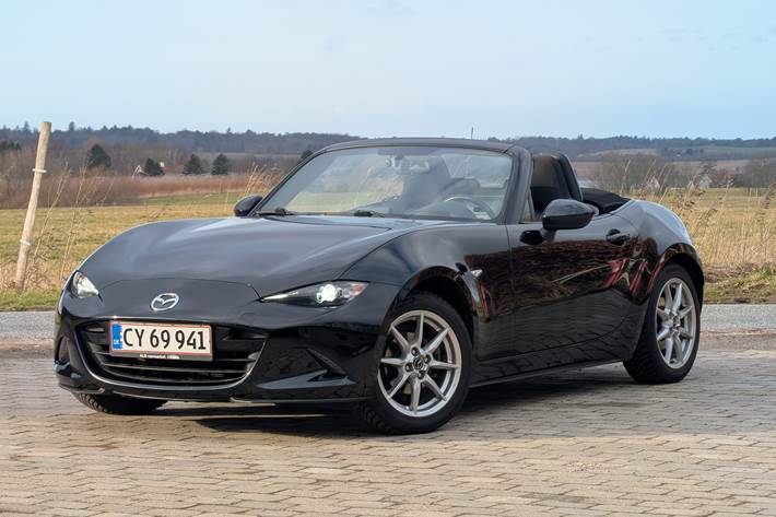 Sort Mazda MX-5 fra 2017