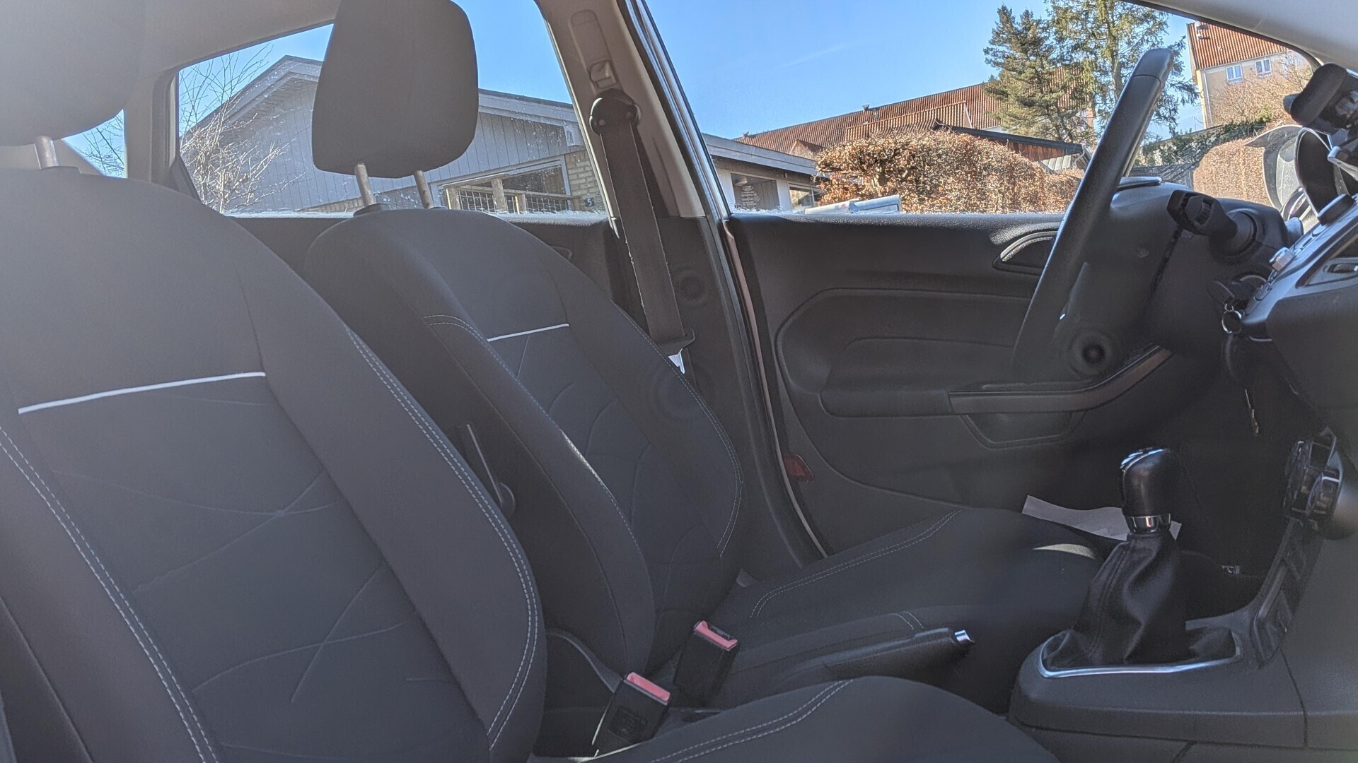 Grå Ford Fiesta fra 2014