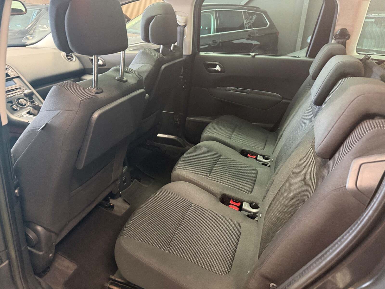 Grå Peugeot 5008 fra 2012