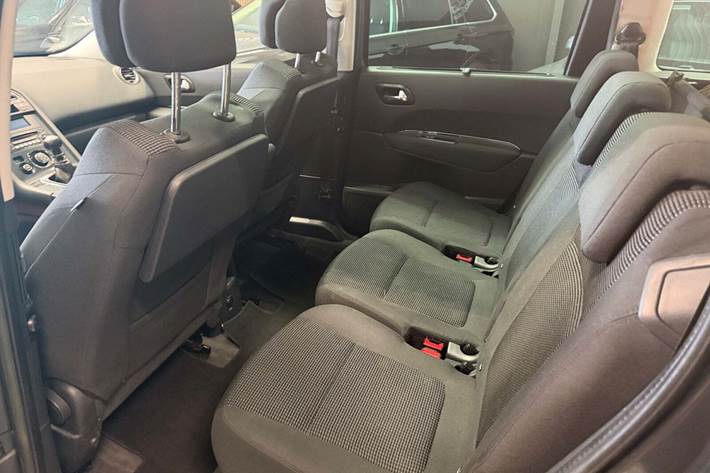 Grå Peugeot 5008 fra 2012