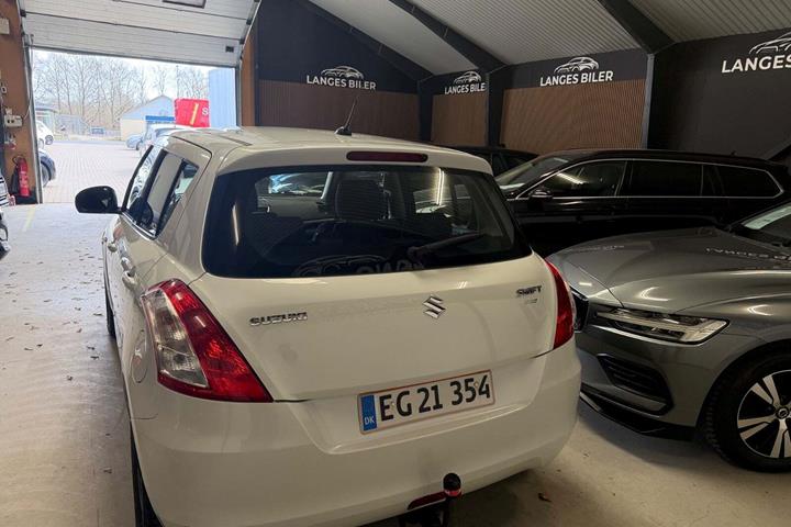 Hvid Suzuki Swift fra 2011
