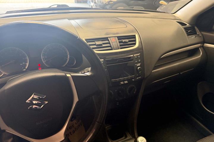 Hvid Suzuki Swift fra 2011