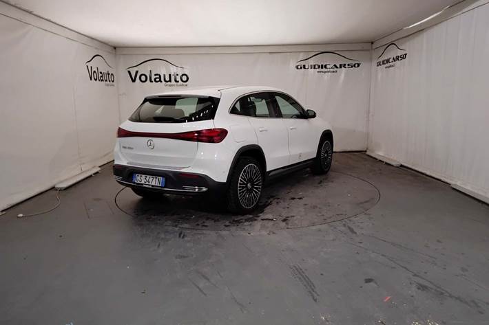 Hvid Mercedes EQA250+ fra 2024