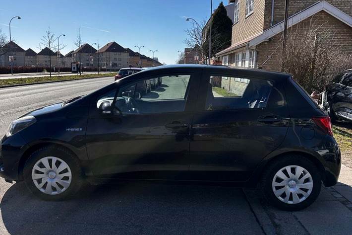 Sort Toyota Yaris fra 2015