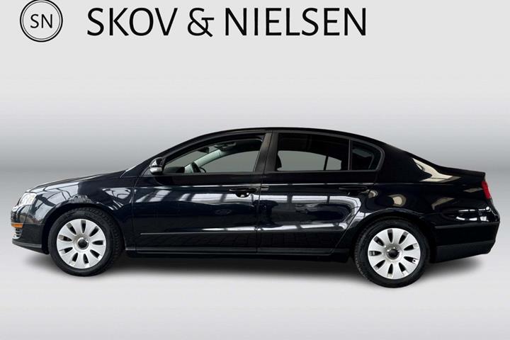 Sort VW Passat fra 2006