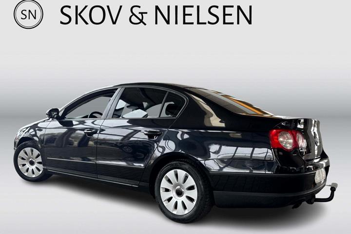 Sort VW Passat fra 2006