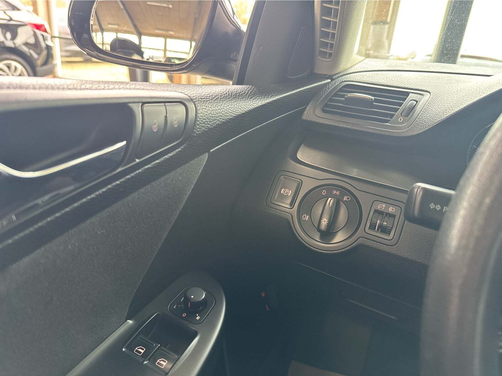 Sort VW Passat fra 2006