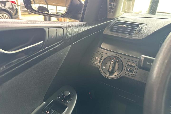 Sort VW Passat fra 2006
