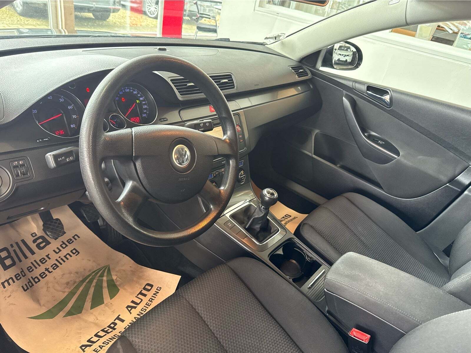 Sort VW Passat fra 2006