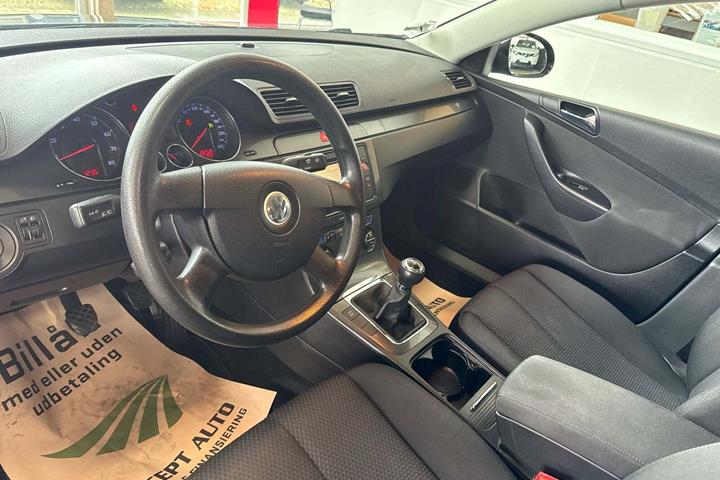Sort VW Passat fra 2006