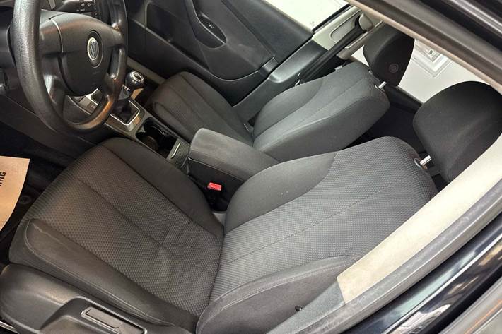 Sort VW Passat fra 2006