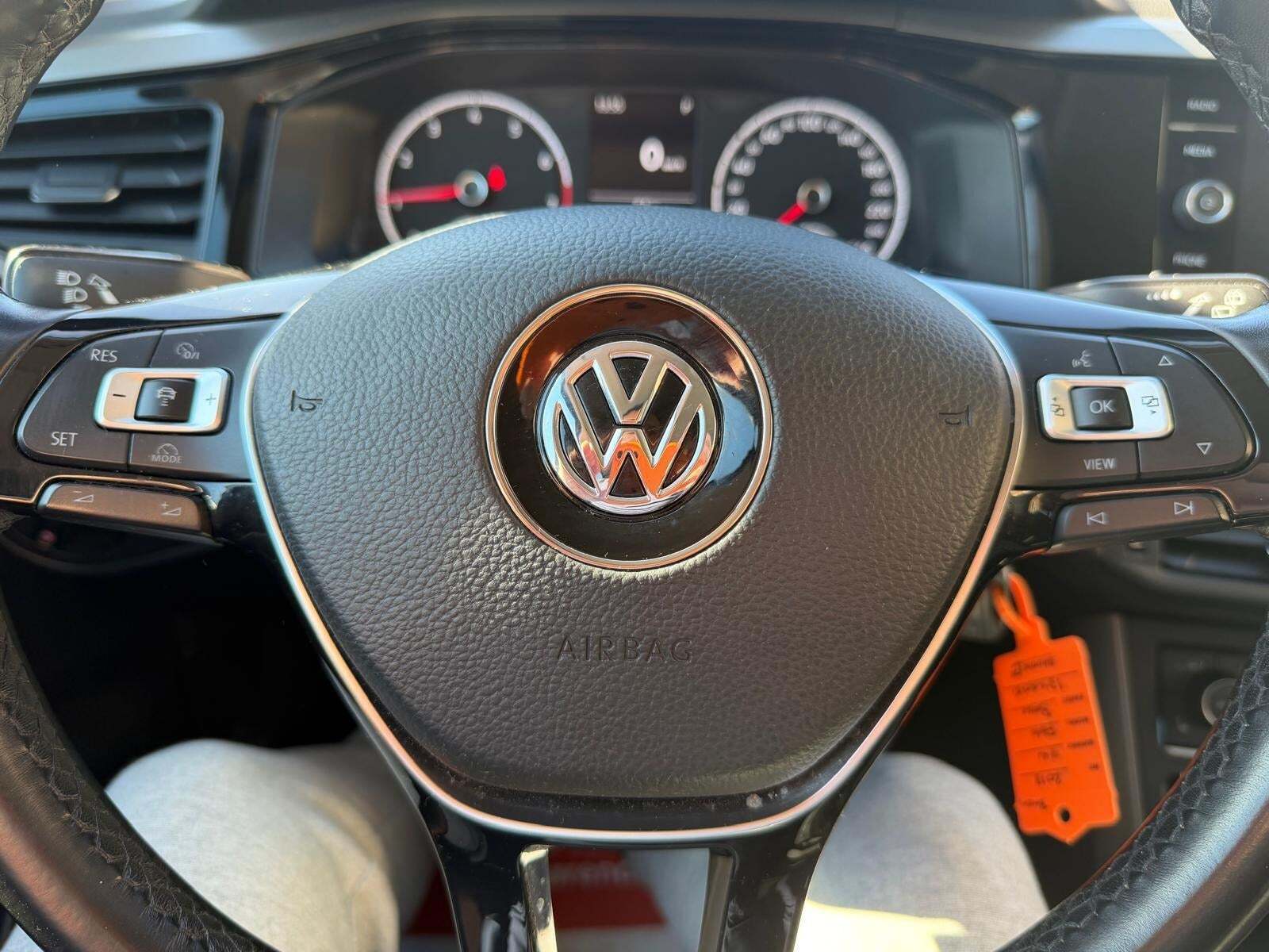 Beige VW Polo fra 2018