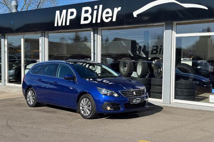 Grøn Peugeot 308 fra 2020