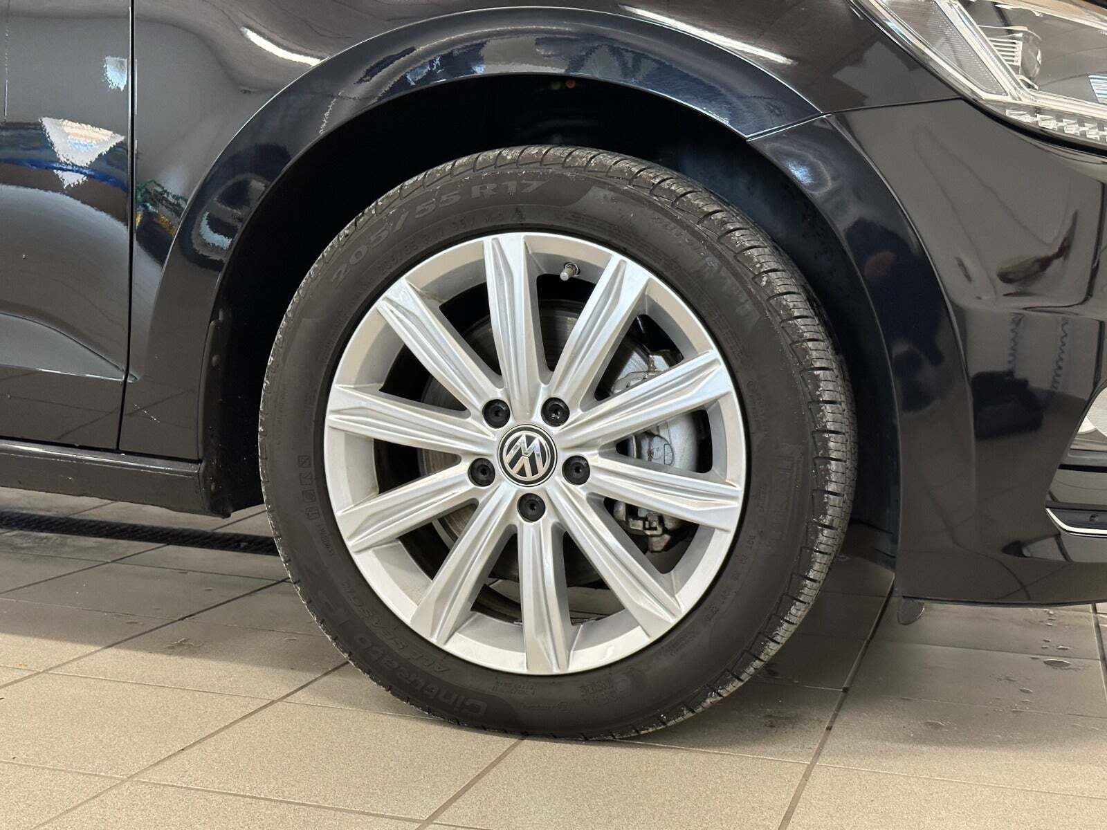 Sort VW Touran fra 2020