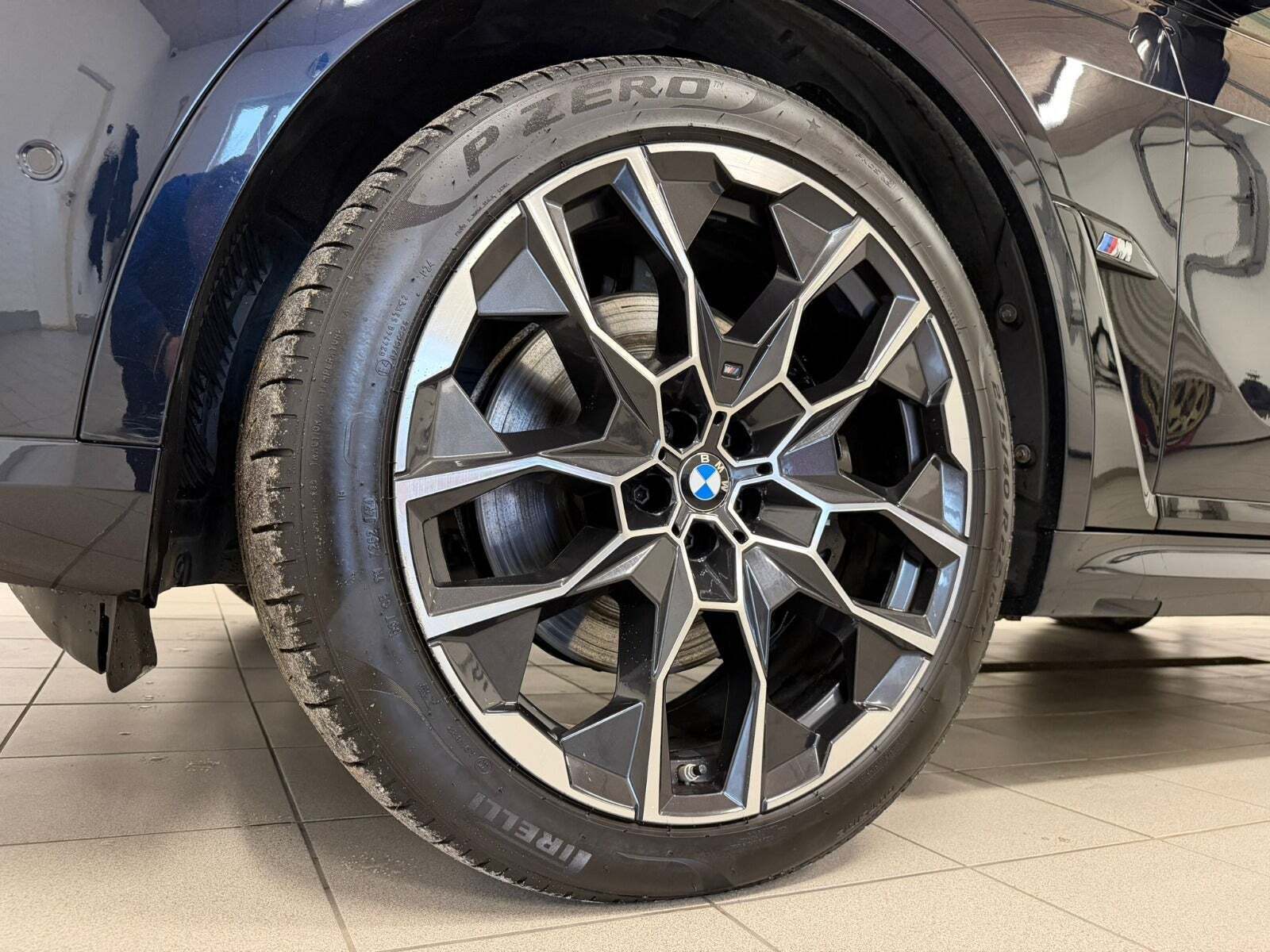 Sort BMW X7 fra 2023