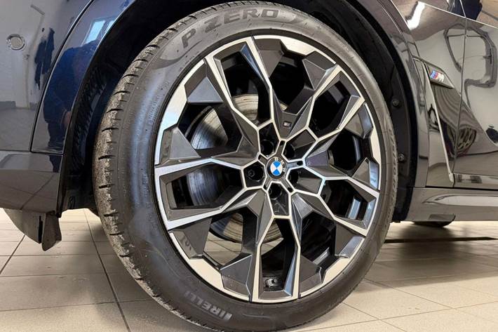 Sort BMW X7 fra 2023