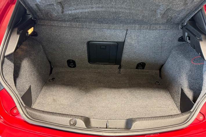 Rød Alfa Romeo Giulietta fra 2013