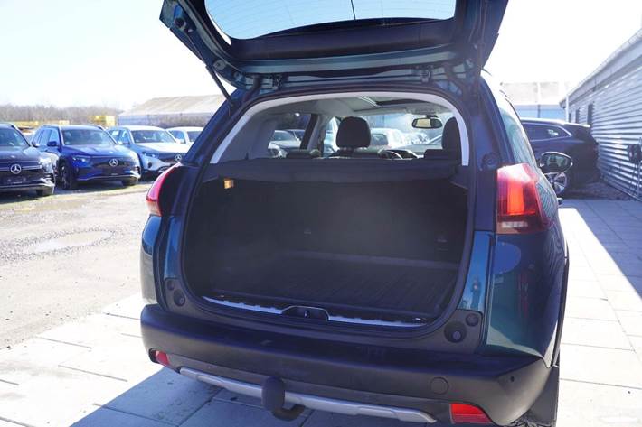 Blå Peugeot 2008 fra 2018