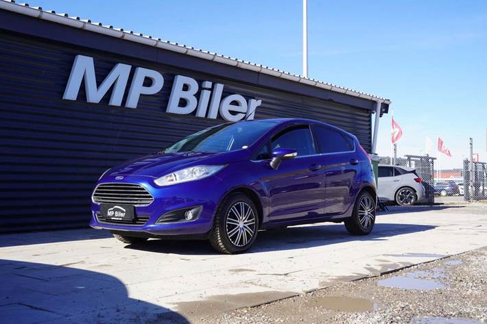 Blå Ford Fiesta fra 2014