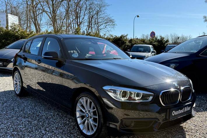 undefined BMW 118i fra 2018 set udefra