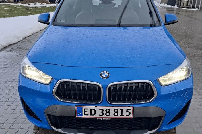 Blå BMW X2 fra 2021