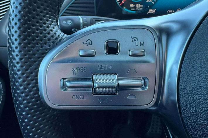 Hvid Mercedes EQC400 fra 2022