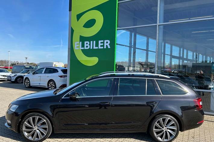 Sort Skoda Octavia fra 2020
