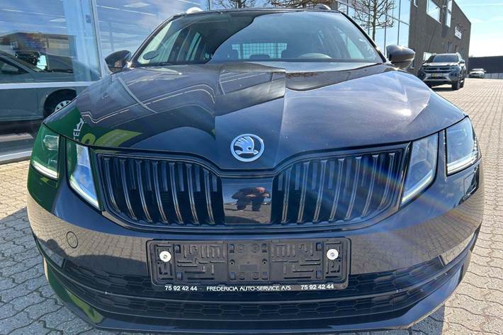 Sort Skoda Octavia fra 2020