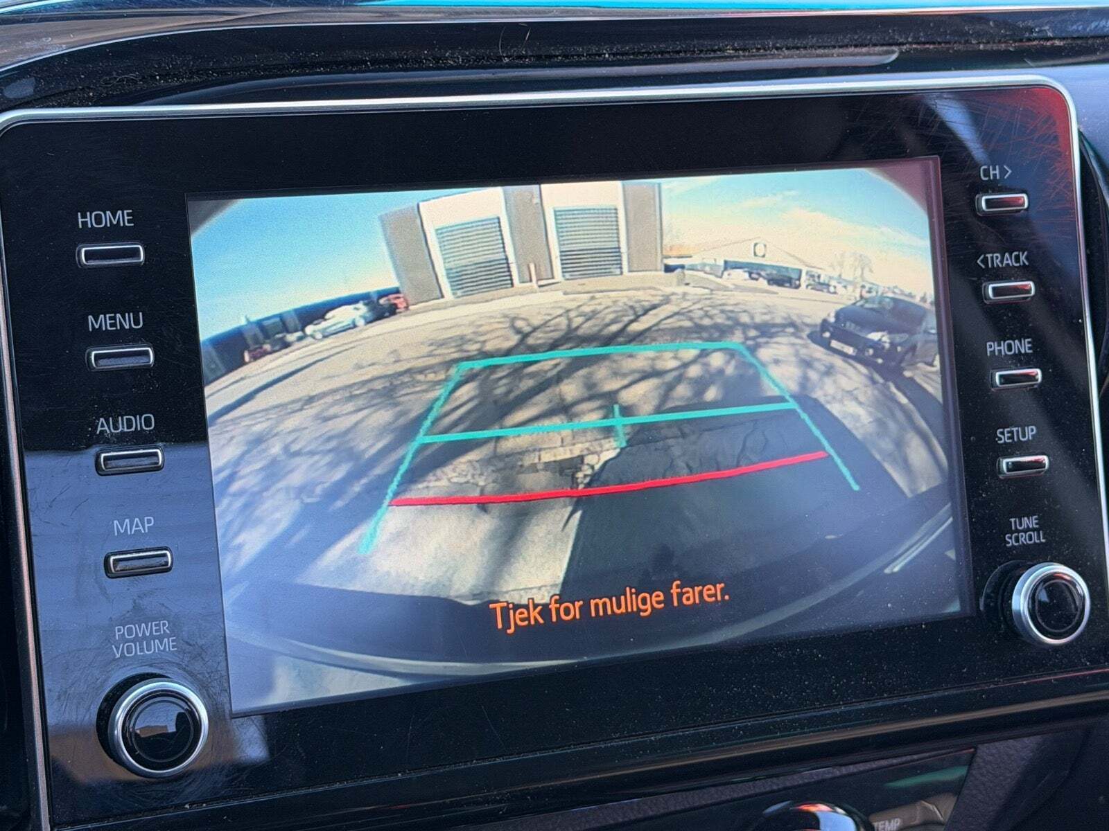 Grå Toyota HiLux fra 2024