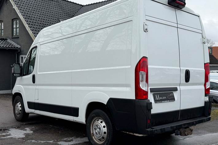 Hvid Peugeot Boxer 335 fra 2019