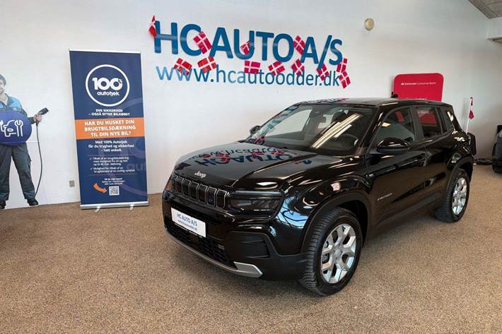 Sort Jeep Avenger fra 2023 set udefra