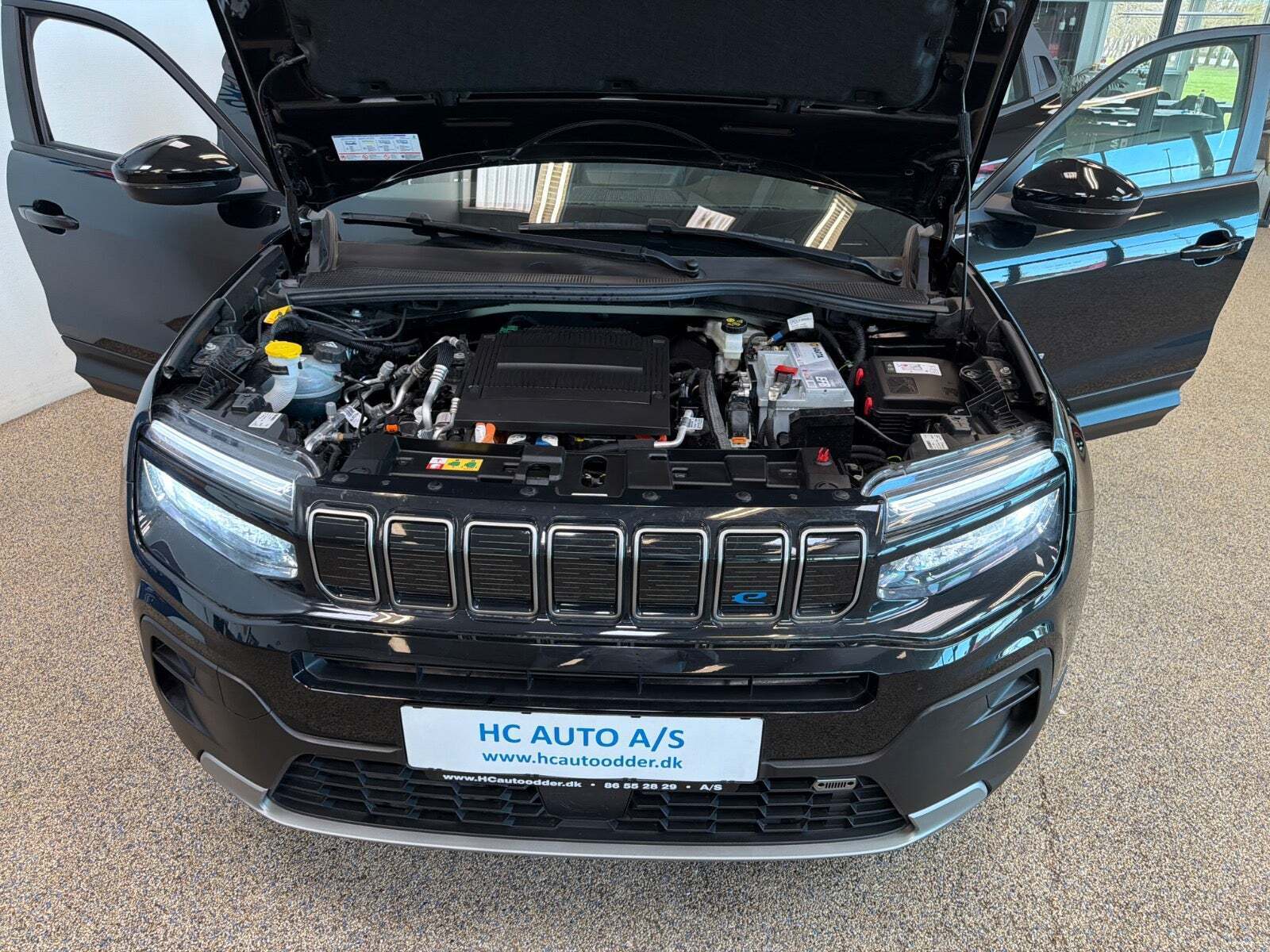 Sort Jeep Avenger fra 2023