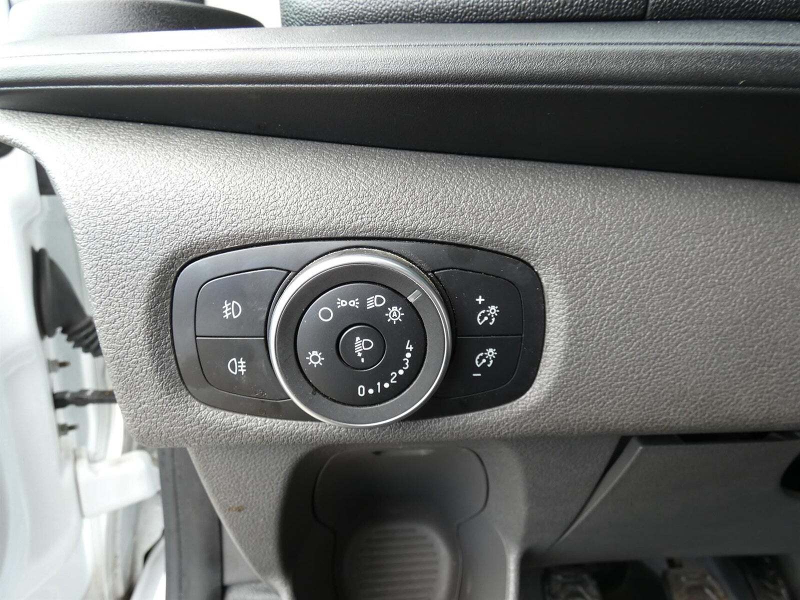 Hvid Ford Transit Custom 300L fra 2023