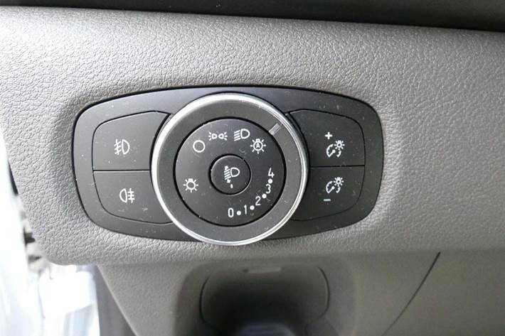 Hvid Ford Transit Custom 300L fra 2022